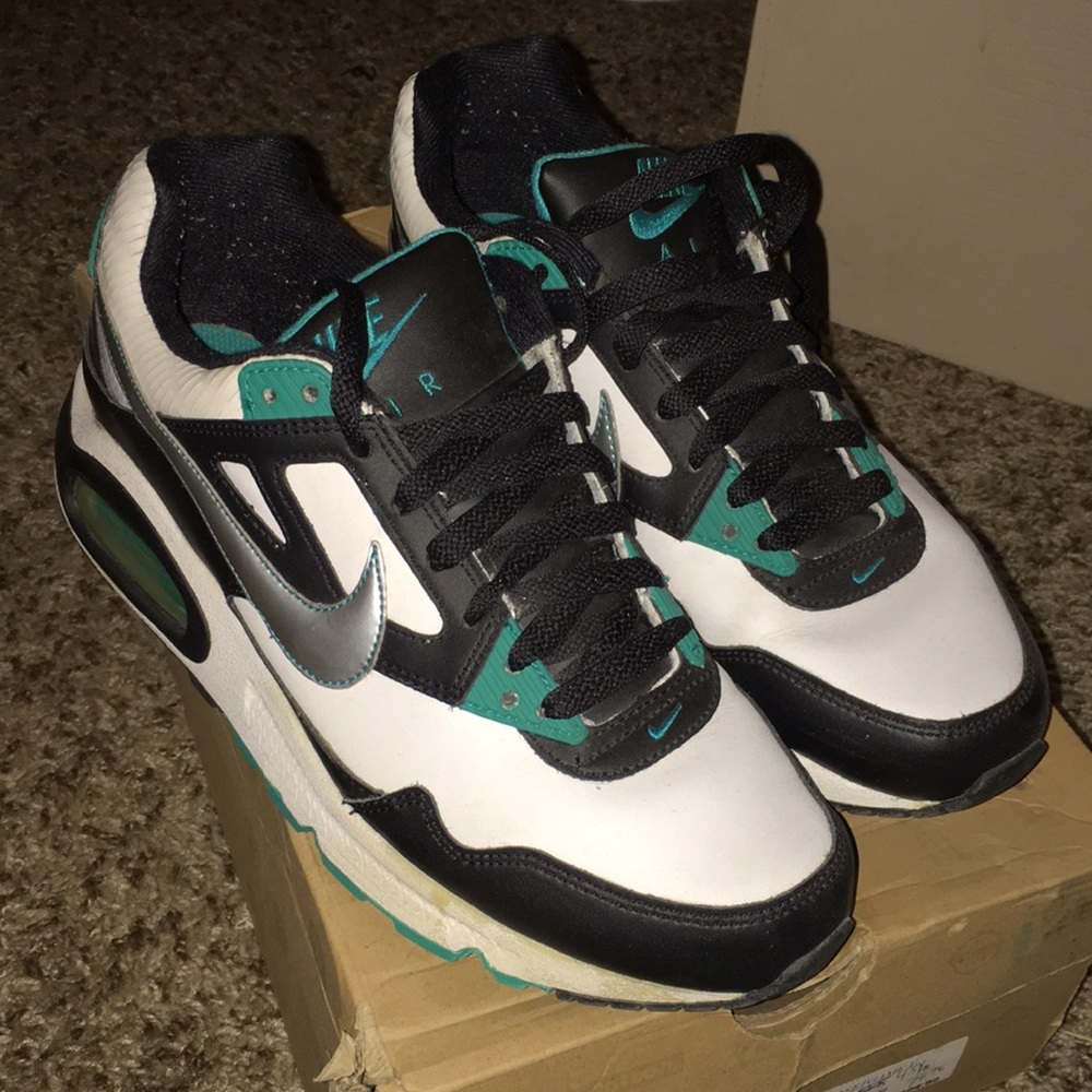 Air maxes size 6youth